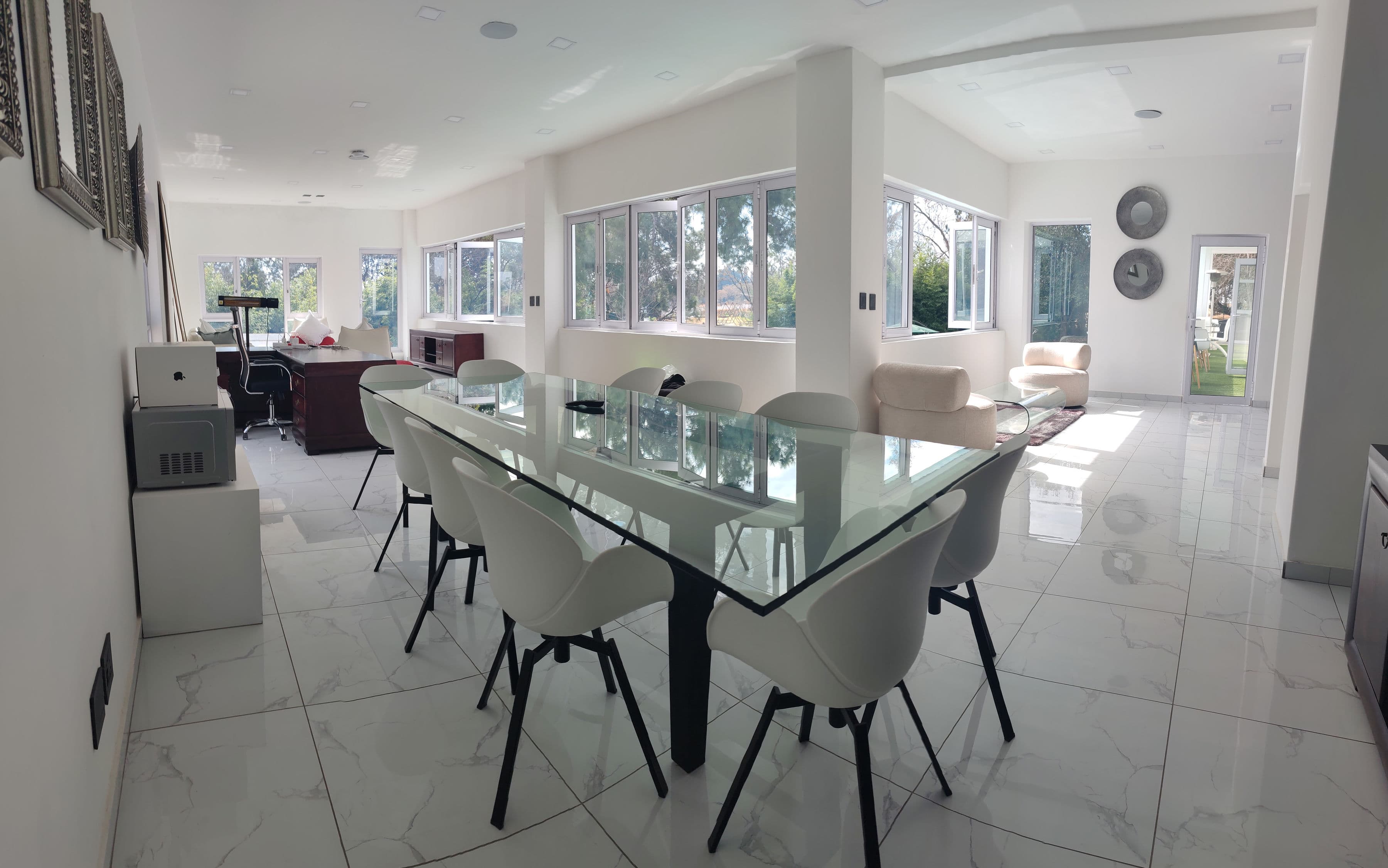 Executive Lounge elegant seating at Lora Gardens