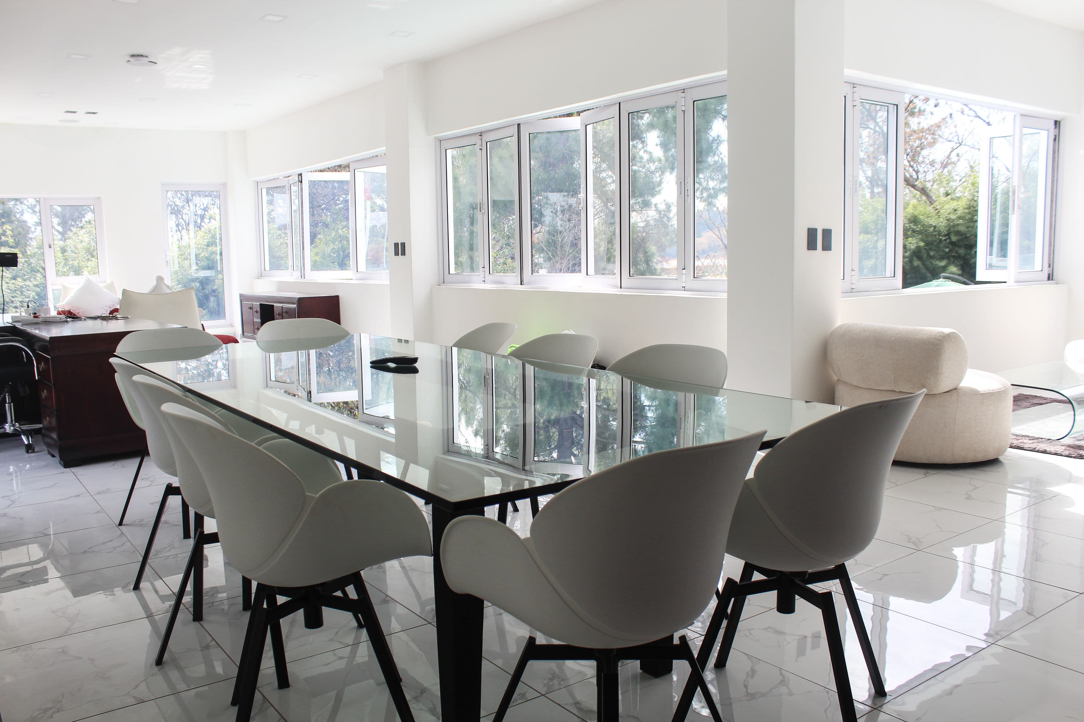 Executive Lounge elegant seating at Lora Gardens