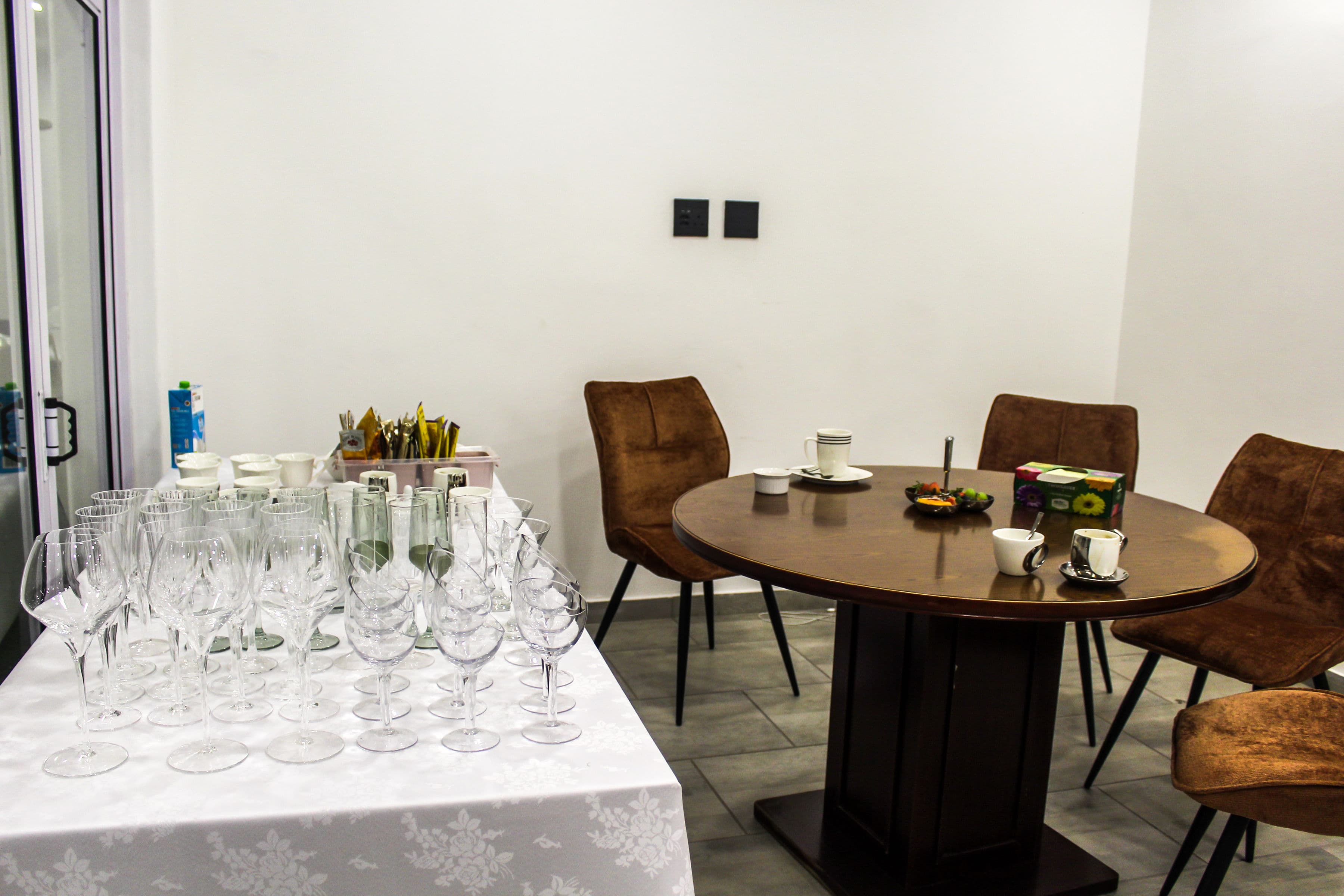 Lounge Link bar and buffet at Lora Gardens