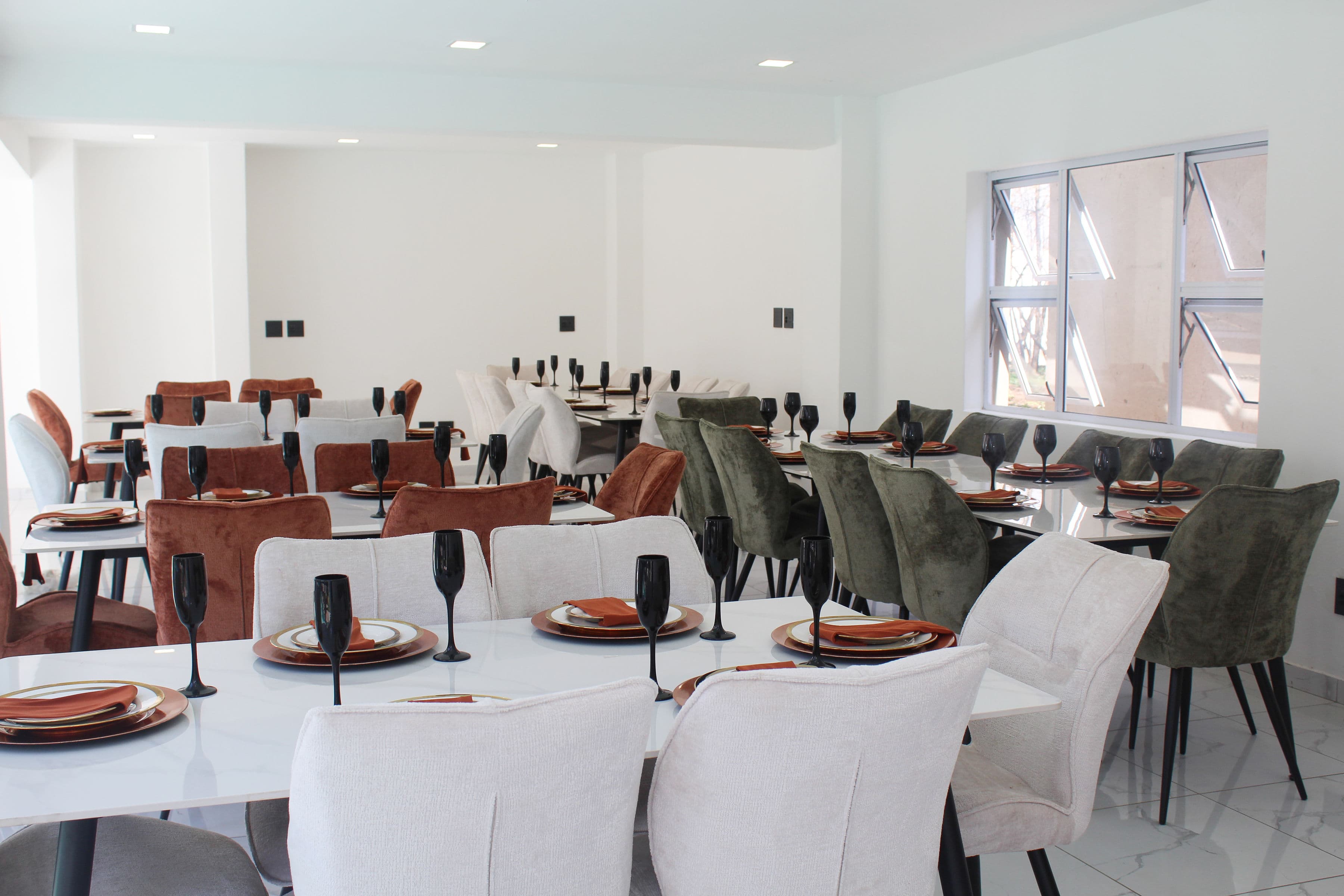 Oasis poolside dining at Lora Gardens