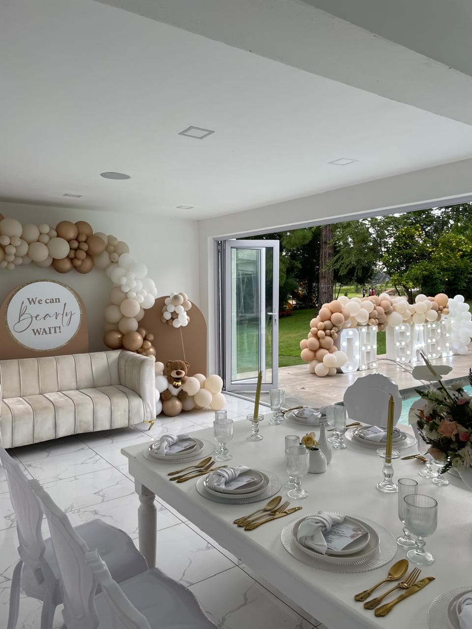 Oasis sophisticated dining at Lora Gardens
