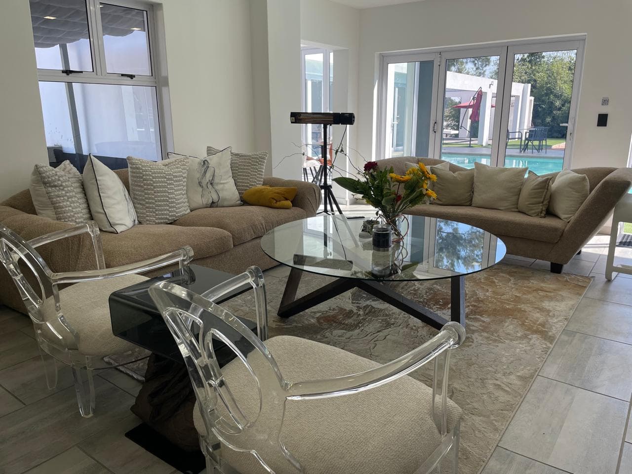 Oasis Link lounge at Lora Gardens