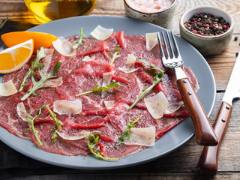 Springbok carpaccio crostini